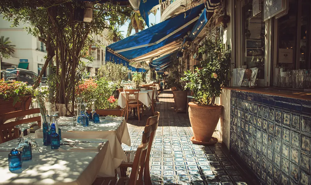 Terrasse du restaurant Büma à Nice, ambiance méditerranéenne et cuisine de produits frais